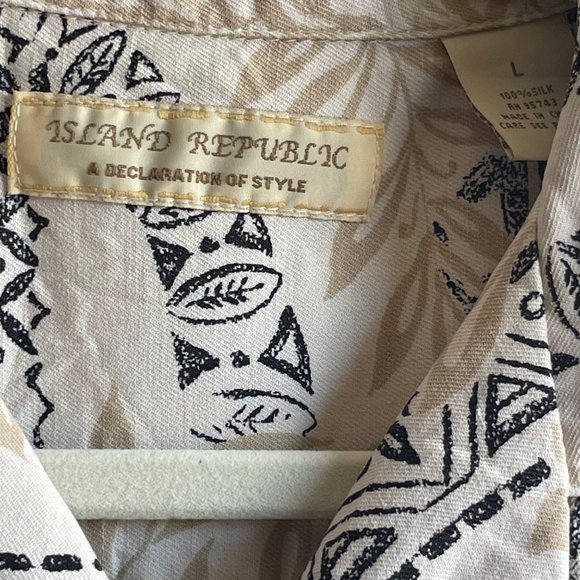 Island Republic 100% Silk Men's Large Hawaiian Floral Short Sleeve Top Vacation - Picture 4 of 5